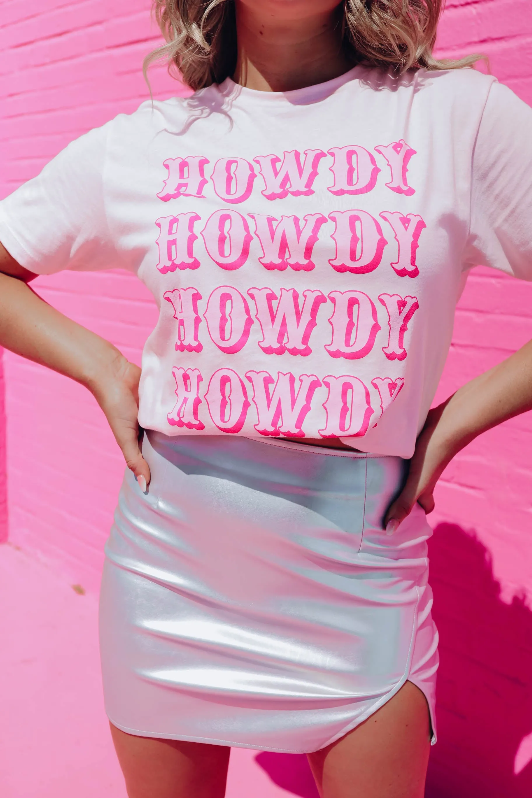 Howdy Graphic Tee - Pink